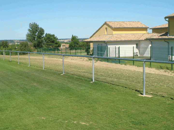 Lisse de stade acier galva